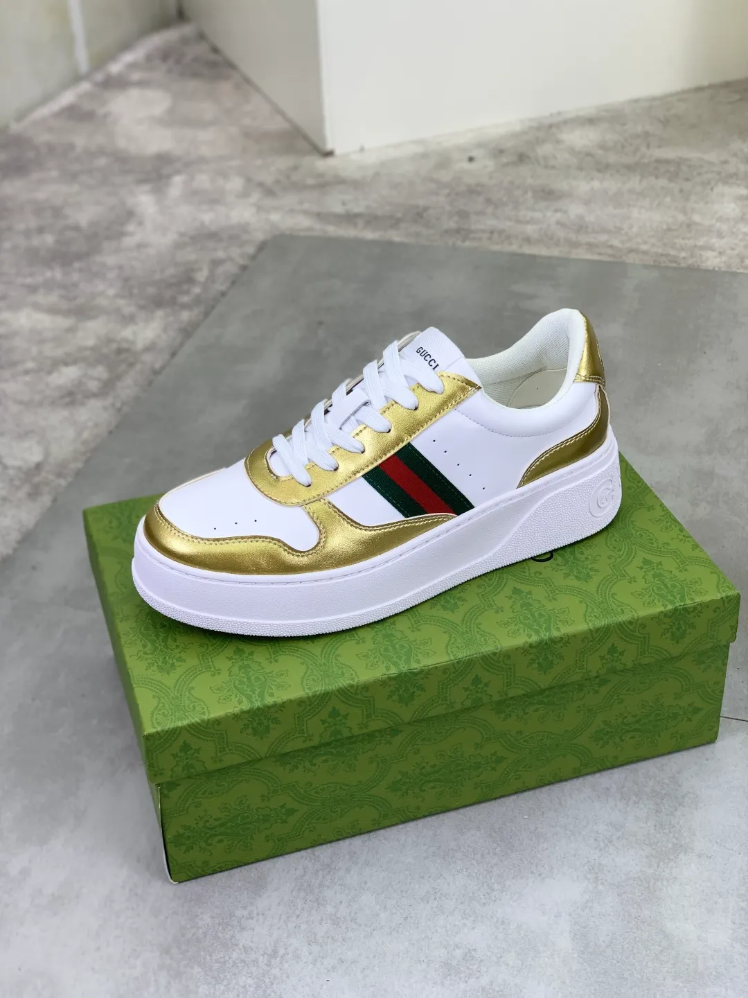 Men's shoes 💰P400💰【New model】 🆘 The latest model from Gucci official website 🎁 Classic casual and fashionable men's shoes 👟 Hot model 💥 Simple and elegant style, exclusive for trendy men. Unique latest brand elements from the official website 👑 Original Gucci decoration, fashionable and generous, made of original soft calfskin fabric ➕ Comfortable soft pigskin lining ✅Wear-resistant rubber outsole specified on the official website_Full elasticity, classic model taken in real life🎬Color: 5️⃣colors available😍Number: 38-44 (45 46 customized)